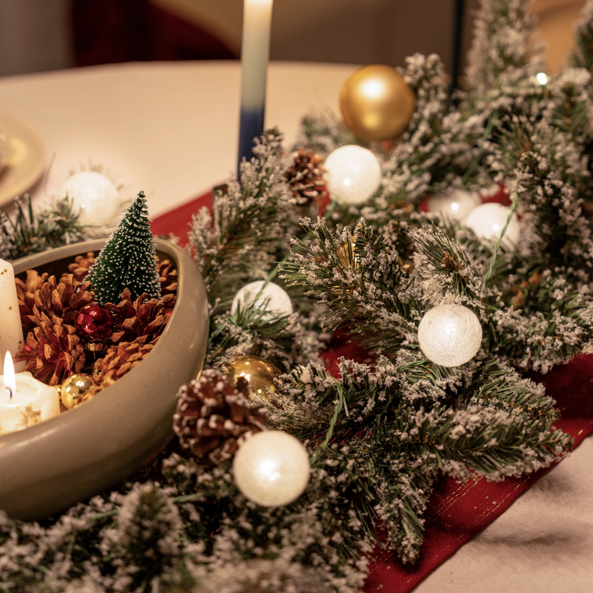 Karácsonyi girland fehér arannyal 270 cm LED-del és időzítővel - Jack